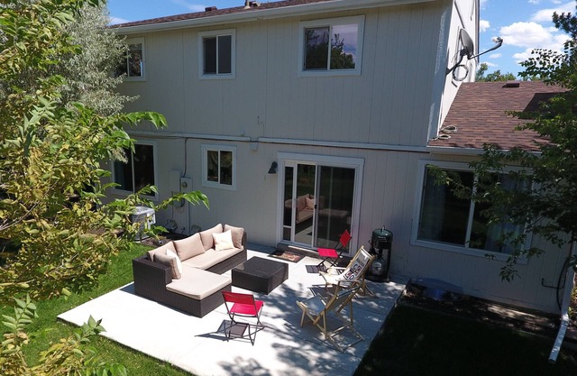 Beautifully bright, big and comfy home!