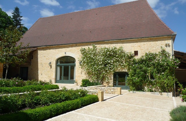 Beautifully converted stone barn near Daglan, Perigord Noir, heated pool