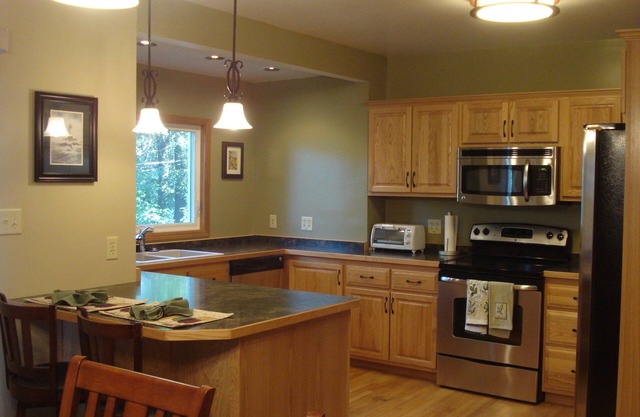 Beautifully Decorated Home near Spirit Mt., Hiking Trails and the Munger Trail
