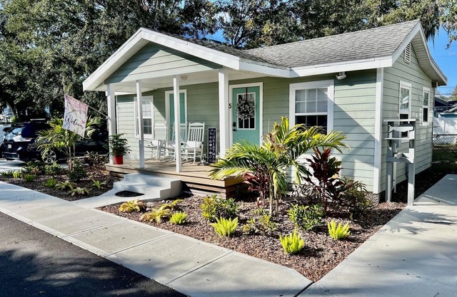 Beautifully equipped and furnished cottage in the heart of downtown, historic New Smyrna Beach.