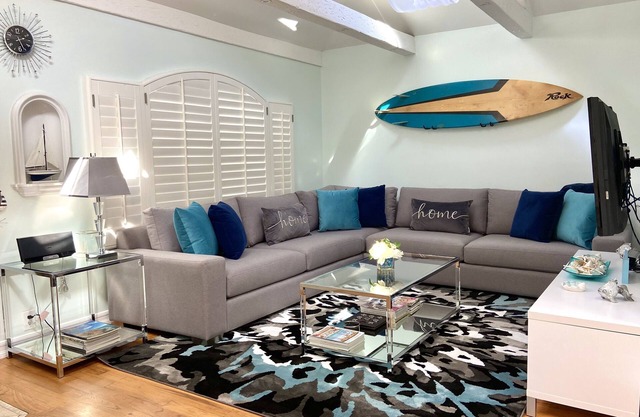 Beautifully Remodeled Luxurious Beach House 1.5 Blocks from the Beach
