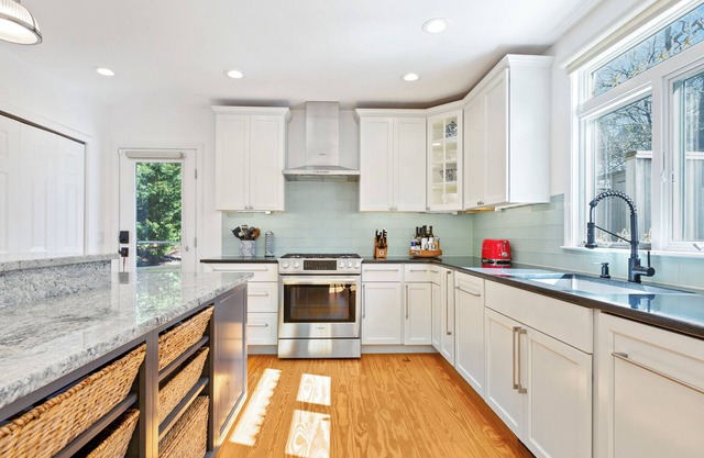 Beautifully Renovated Cape Cod Retreat near Pleasant Bay & Top Attractions