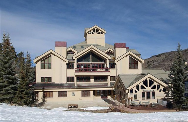 Beaver Creek TRUE Ski-in Ski-out! Beautiful in the Summer as Well (A/C in unit)!