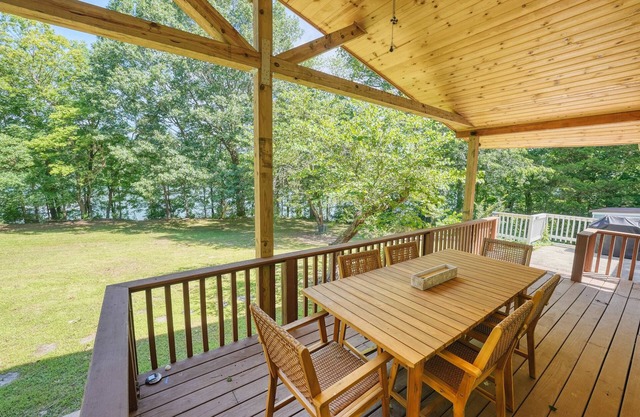 Beaver Lake Escape – Hot Tub & Fire Pit