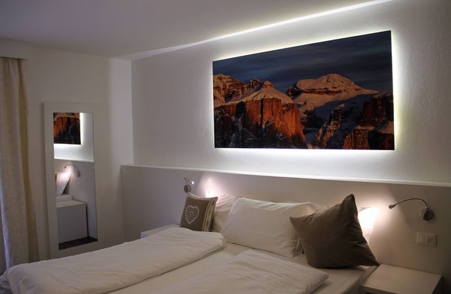 Bed and Breakfast 'Fedaia Joy' with Mountain View, Balcony and Wi-Fi