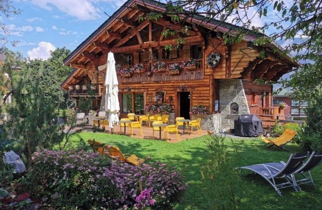 Bed and Breakfast 'Gentiane' with Mountain View, Shared Terrace and Wi-Fi