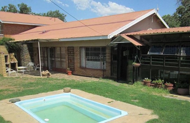 Bedrock B&b - Double Bedroom for friends or couple