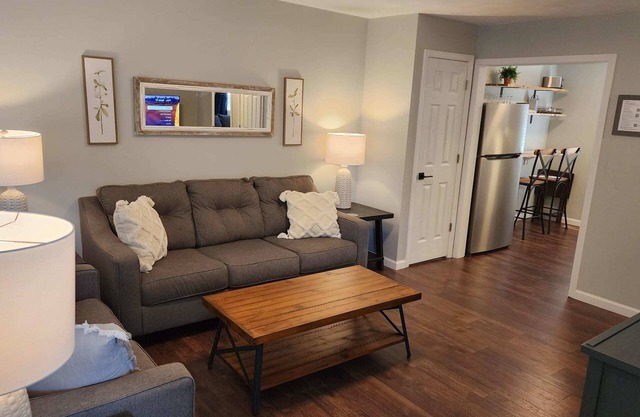 Bedroom TVs. 5 Min to Cherokee Lake & C-N Univ