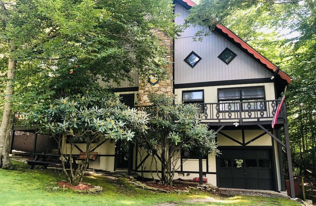 Beech Gem PRIVATE GUEST SUITE nestled on Beech