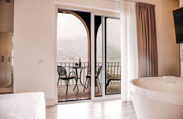Bella Hotel & Restaurant