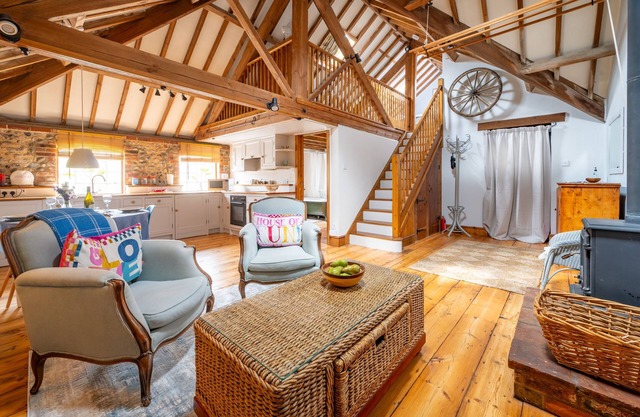 Bella's Barn by Big Skies Cottages