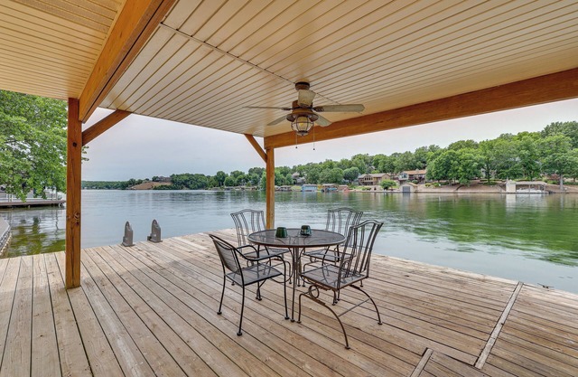 Bella Vista Home w/Kayaks & Deck on Loch Lomond!