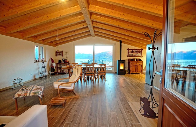 BELLAGIO LES ETOILES detached house with garden, bbq, lake view, private parking
