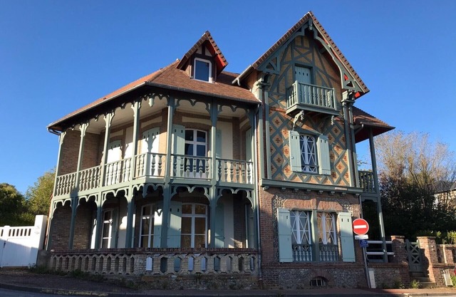 Belle Epoque house with sea views, 200 m from the beach and garden/Deauville