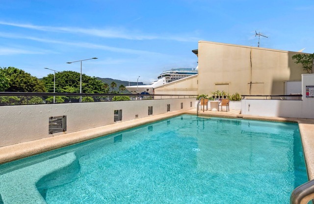 Belle Escapes 702 CBD Apartment with elevated City and Water Views