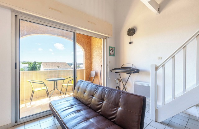 Belle Vue Apartment in Martigues – Near the Town Center, Large Balcony