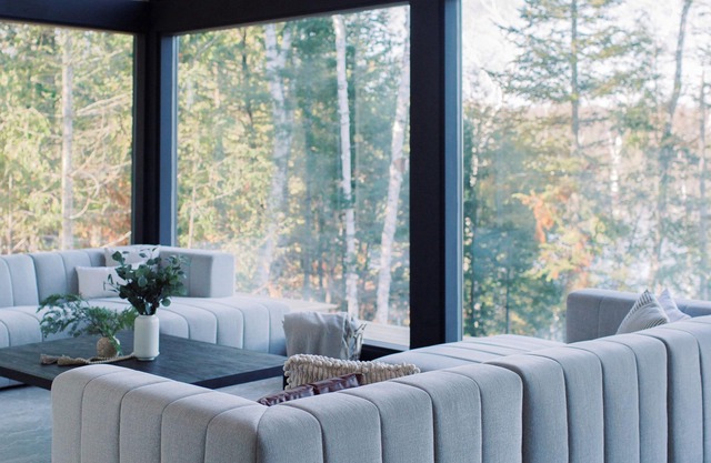 Bellevue: A cozy, Scandinavian-style cottage nestled on a hill.