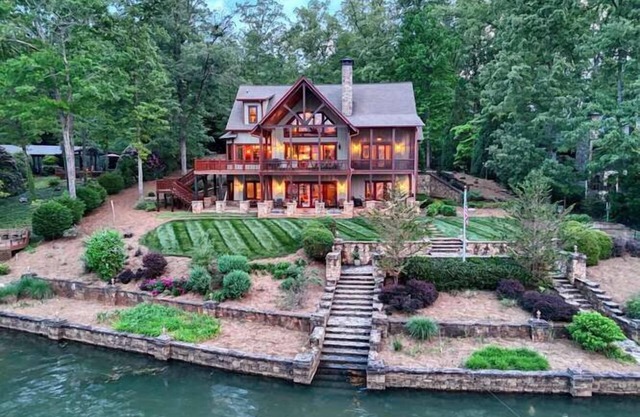 Bellissimo at Lake Chatuge - by Chatuge Home Concierge. Lakefront, hot tub, dock, shuffleboard