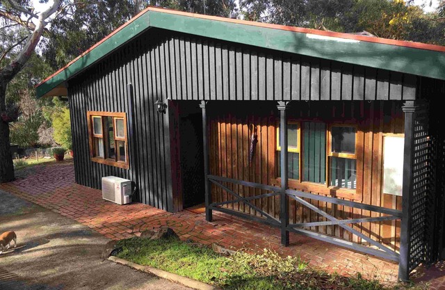 Bells Estate Bush Garden Cottage (pet friendly)