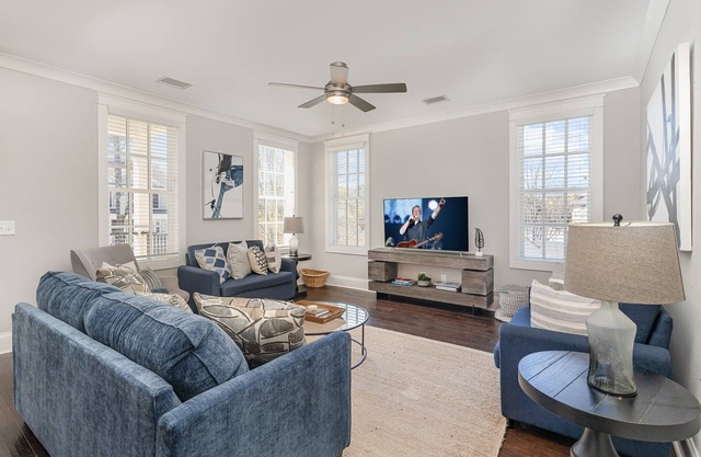 Belwood Manor-Across from Parthenon-5 Min Broadway