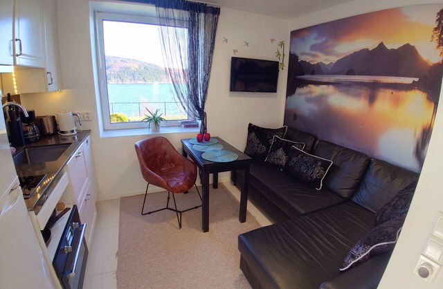 "Bergen Sunrise" Studio apartment on the Fjord.nSelf check in; 1 free parking.