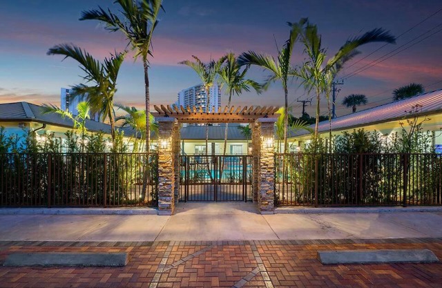 Bermuda Bungalows (Tropical Island Getaway)