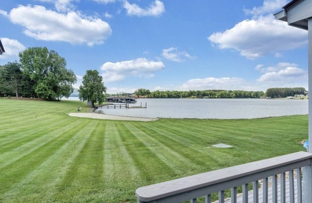 Bernard's Best! 4 bedroom vacation patio home on Smith Mountain Lake!