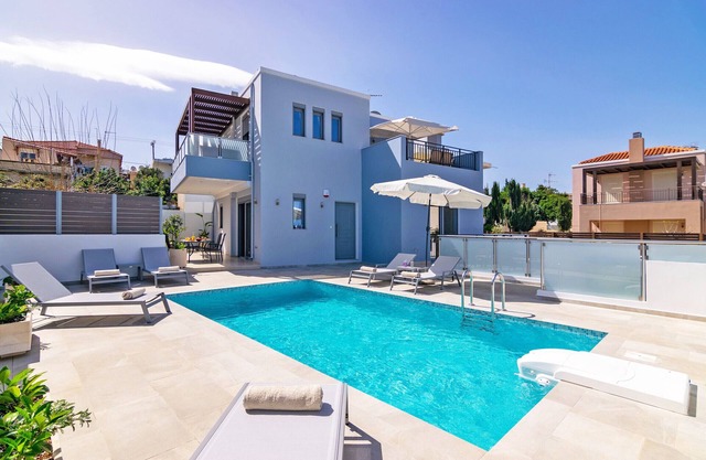 Bessie's dream villa,private pool,near amenities