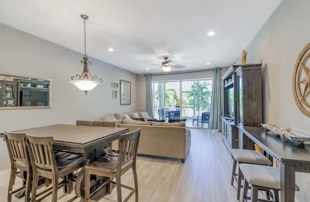 Best Kept Secret -Townhome Oasis 4bed4bath Oceanside