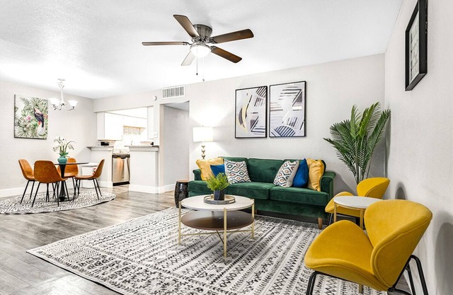 Best Location Downtown | Mins from AT&T, Ranger Stadium & Six Flags