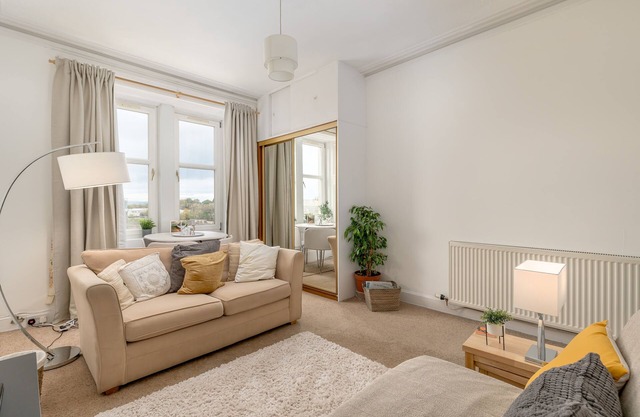 Best of both worlds in Edinburgh - town and country. A “capital” place to stay!