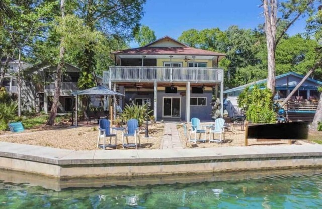 Best River Home-Bear Trail Retreat- 10 Kayaks, LG yard, Gazebo, Firepit,10 kayak