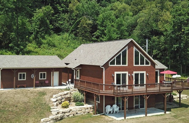 Best View in Sauk County! 15 Acres, bonfire, wood stove, pet friendly, game room