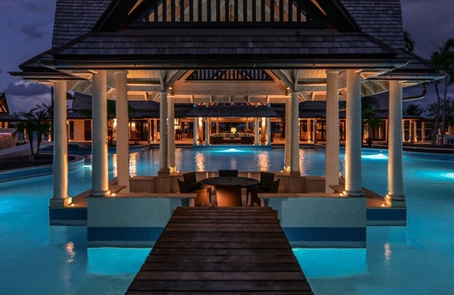 *BEST VILLA AT JUMBY BAY RESORT ANTIGUA* 6 bedroom Luxury Beachfront Villa - Staff Included