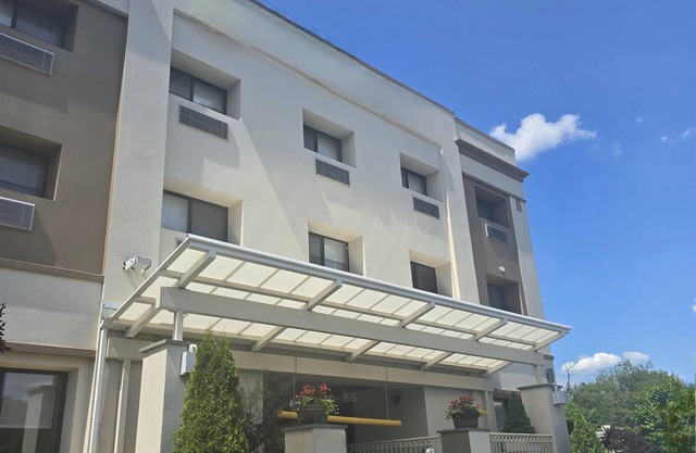 Best Western Roslyn-Long Island Hotel
