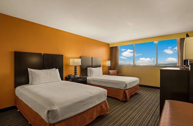 Best Western The Plaza | Standard Room 2 Double Beds | Swimming Pool