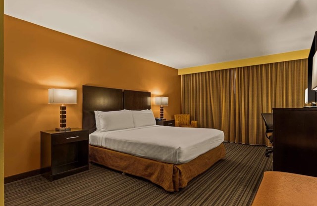 Best Western The Plaza | Standard Room, 1 King Bed | Free Breakfast