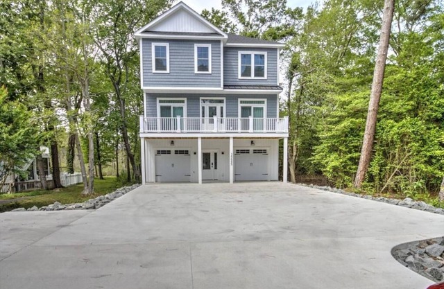Bethany Beach House with decks, hot tub and games room. Pet friendly