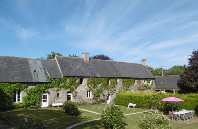 Between Paimpol and Perros Guirec, big gite of the old manor 10p