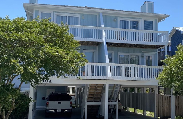 Between the Shores-Just a few steps away from ocean or sound