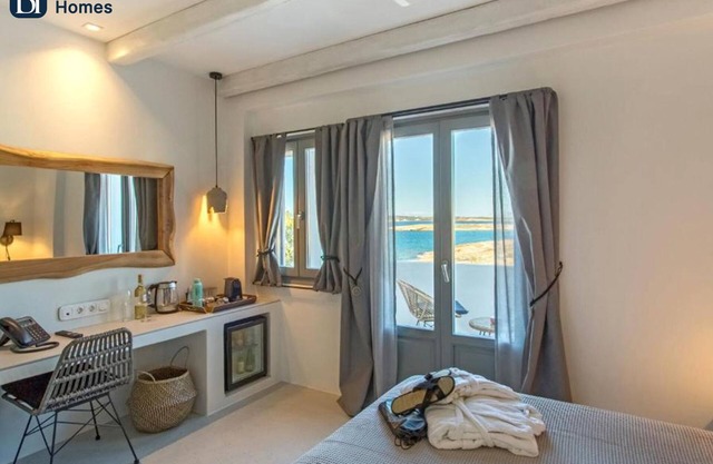 BH178 - C - Suite Paros
