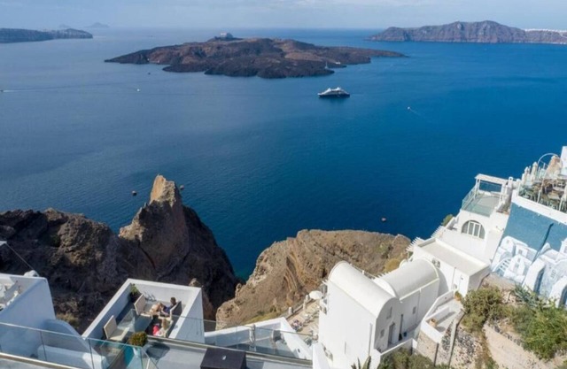 BH205 - C - House Santorini