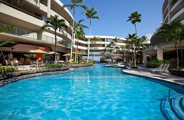 Big Island Dream! 2 Convenient Units, Oceanfront, Spa, Watersports
