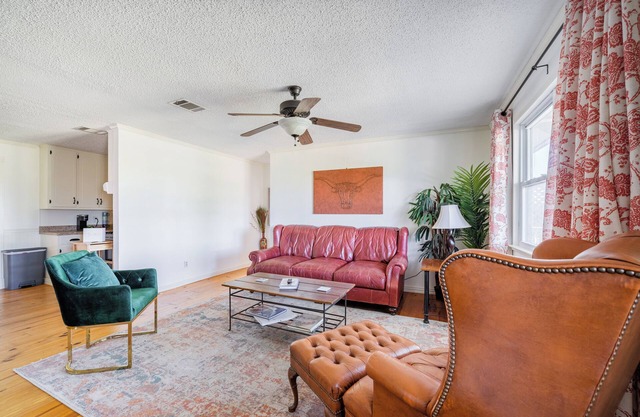 Big Private Hill Country Oasis - Ideal for Groups/Family Getaways