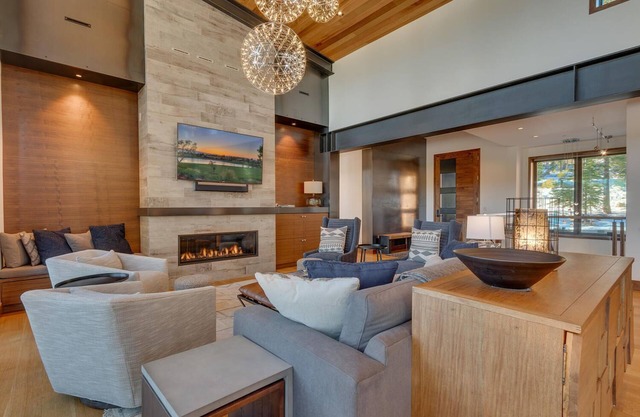 Big Sky at Schaffers - Deluxe 4 BR Private Hot Tub - Pet Friendly
