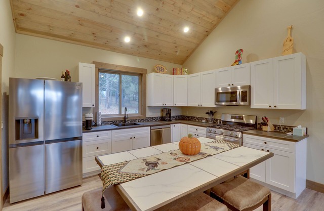 Bigfork Cottage w/Lake Views: 5 Mi to Downtown