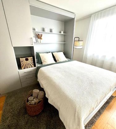 Bijou Serene klitzekleine Wohnung mit Seeblick