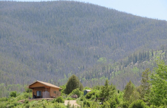 Bills Mountain Cabin AWD, no wifi off grid log cabin, dark skies