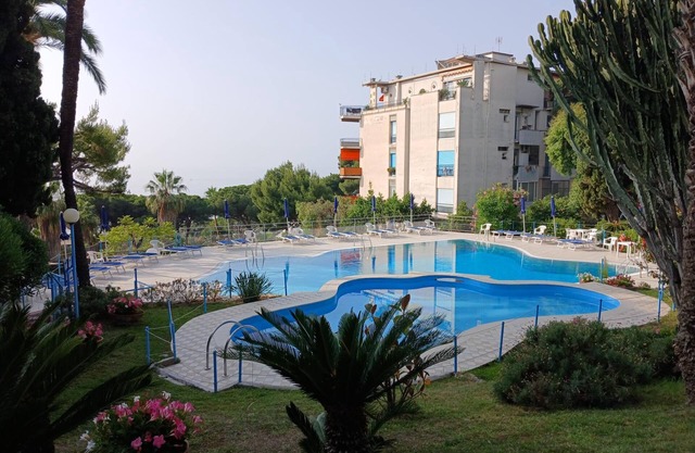 Bilocale Vista Mare con Piscina, Sanremo, Italy