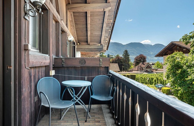 Biobauernhof Toellerhof 'Zimmer 7' with Mountain View, Shared Pool and Wi-Fi